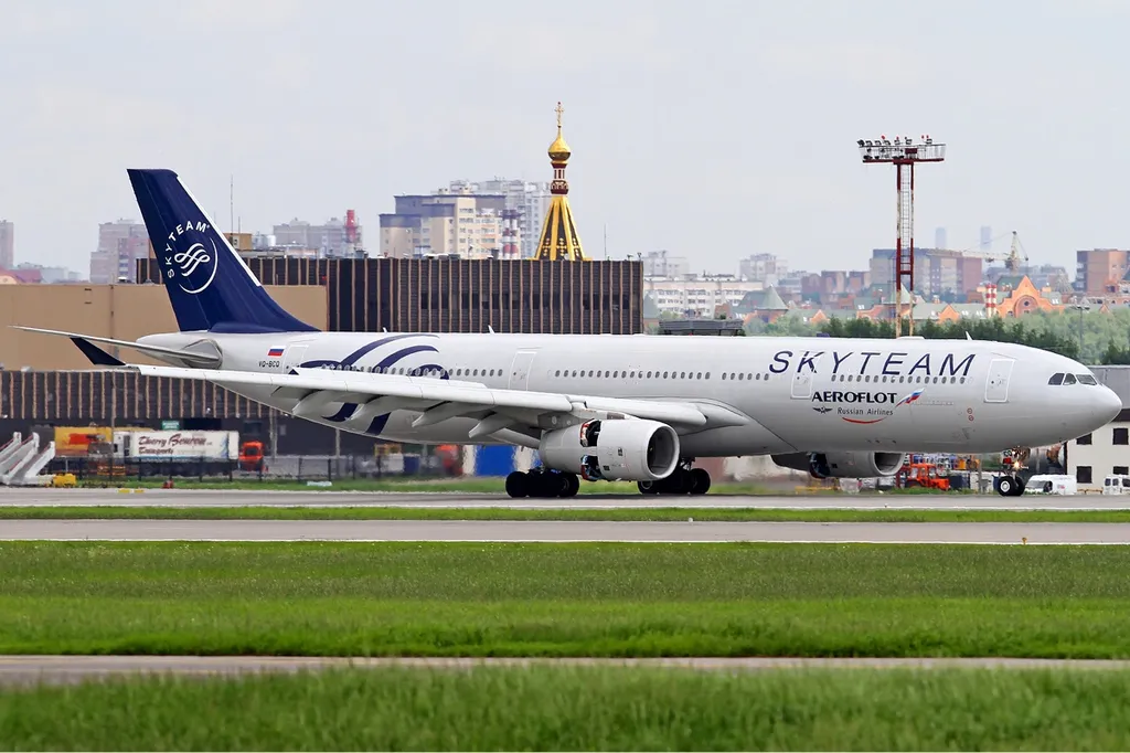 An Aeroflot Airbus A330 in SkyTeam livery, 2010