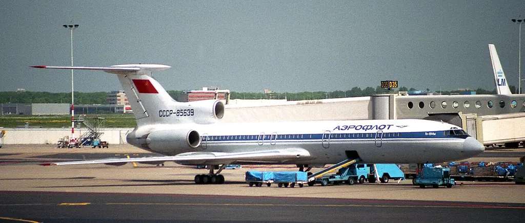 Aeroflot Tu-154M with Soviet registration CCCP-85639, Amsterdam, 1992