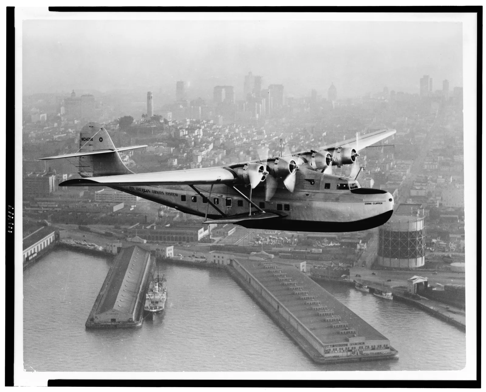 Martin M-130 «China Clipper» над Сан-Франциско