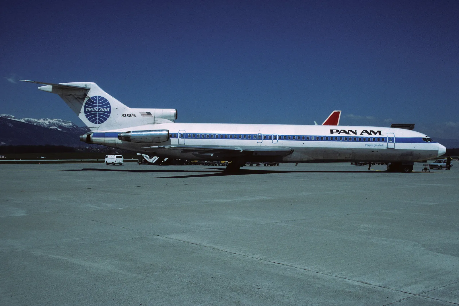 Boeing 727-221 N368PA in Pan Am colours at Geneva airport
