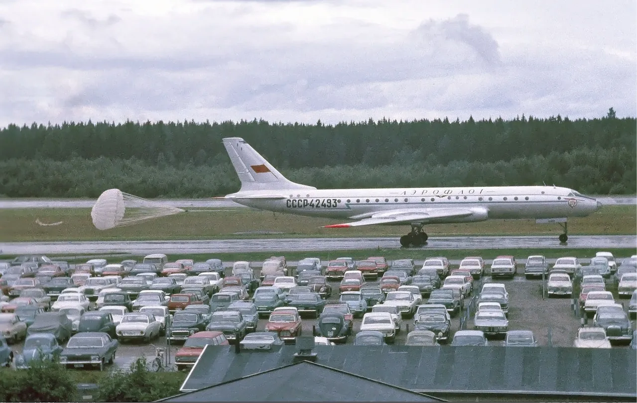 Aeroflot Tu-104B CCCP-42493 rolling out with its brake parachute at Arlanda