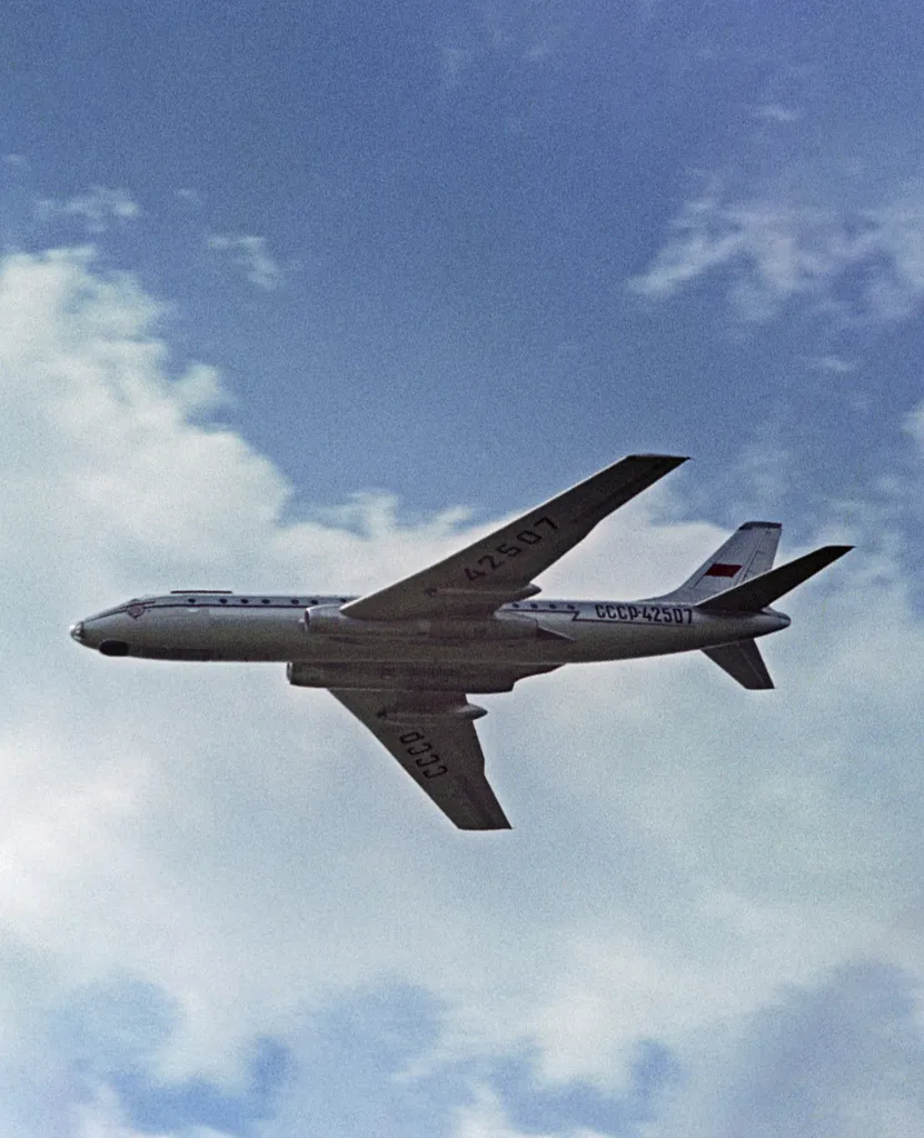 A Tu-104, CCCP-42507, flying over Tushino